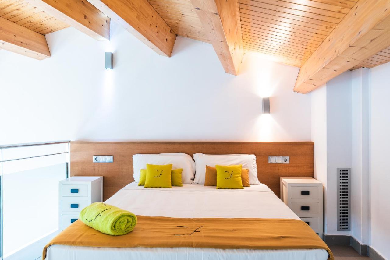 Aparthotel Las Palmeras Castelldefels Luaran gambar