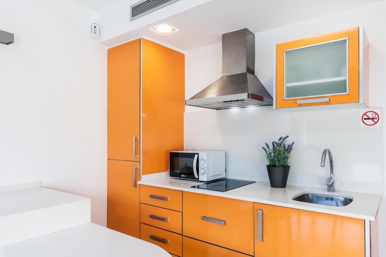 Aparthotel Las Palmeras Castelldefels Luaran gambar