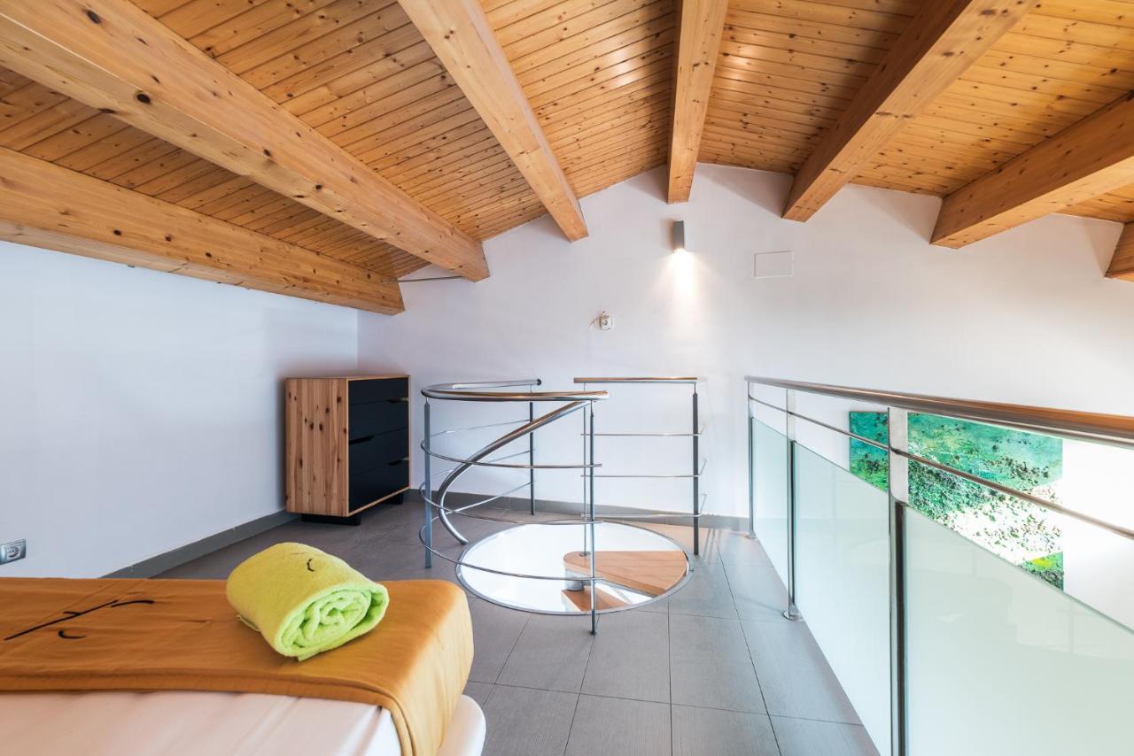 Aparthotel Las Palmeras Castelldefels Luaran gambar