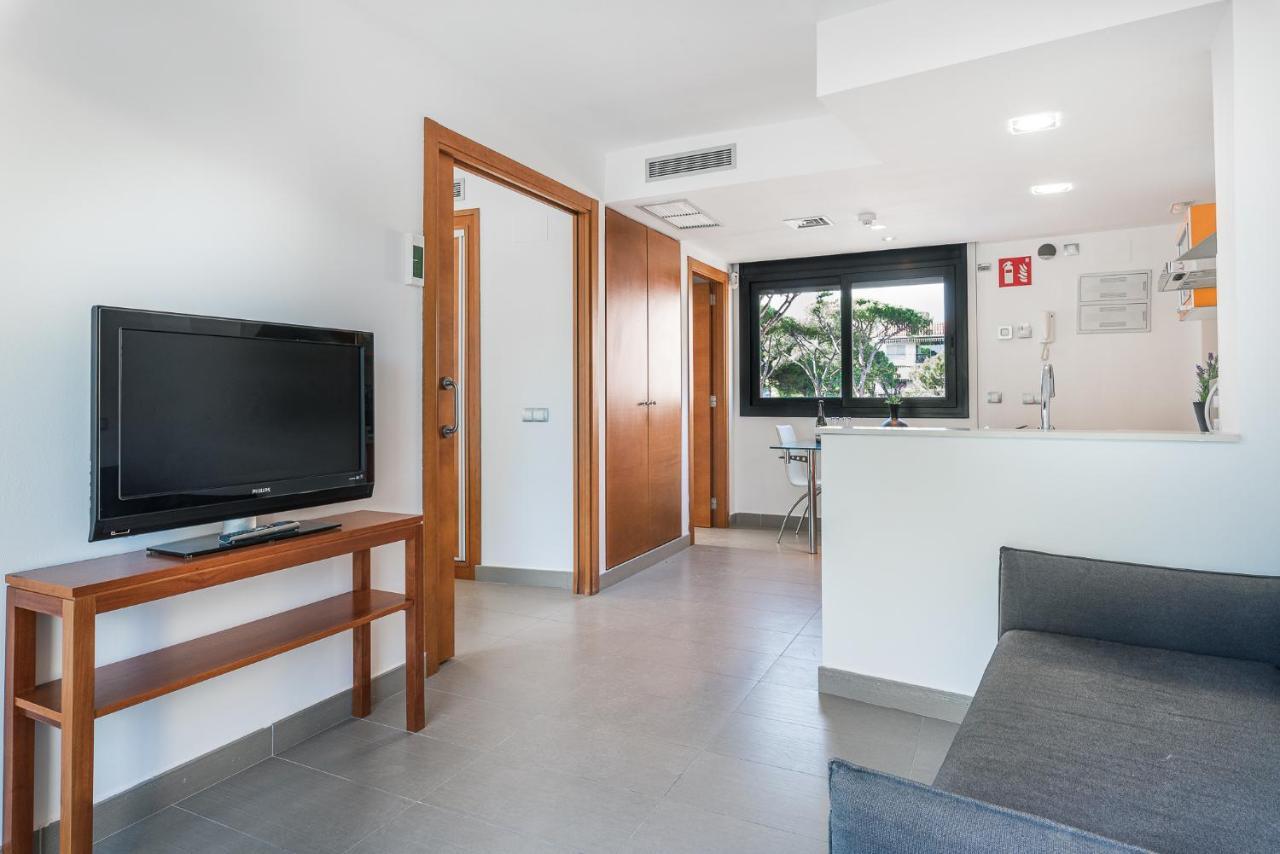 Aparthotel Las Palmeras Castelldefels Luaran gambar