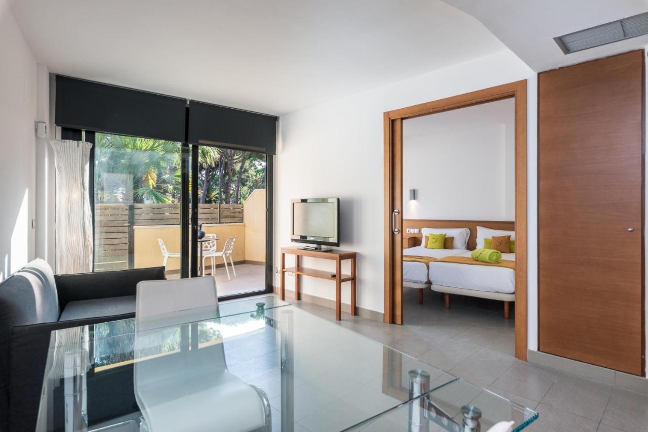 Aparthotel Las Palmeras Castelldefels Luaran gambar