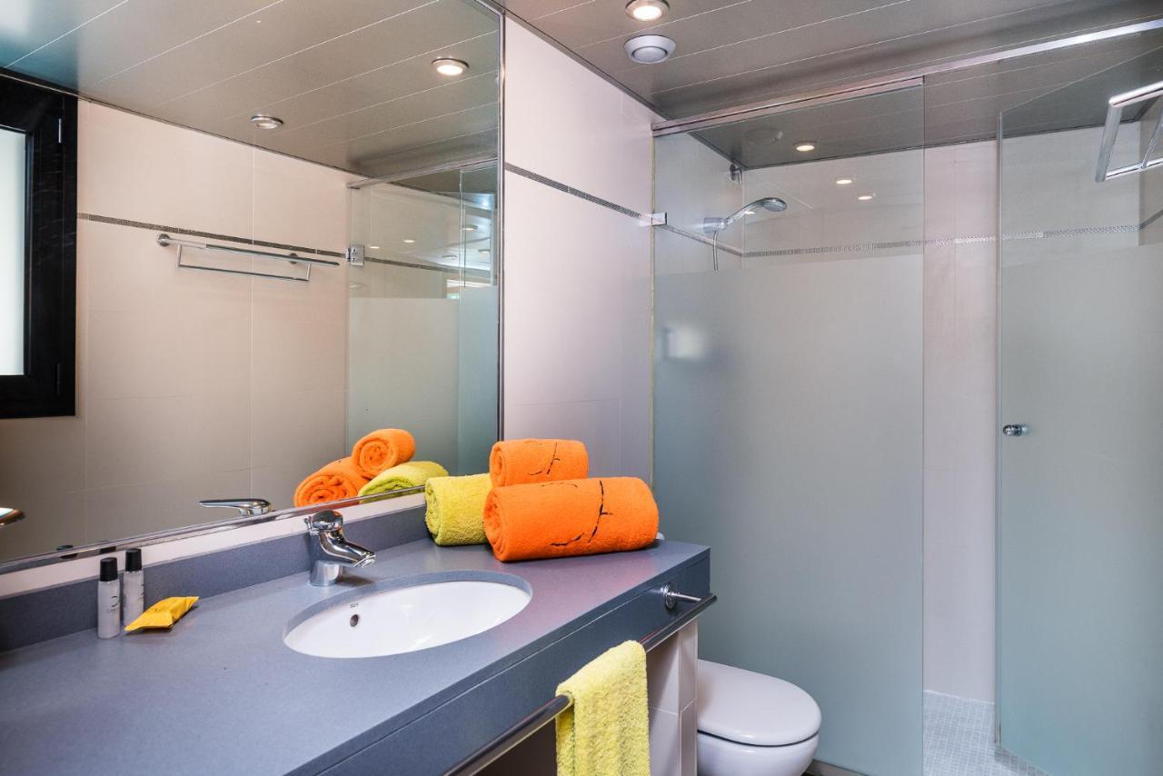 Aparthotel Las Palmeras Castelldefels Luaran gambar