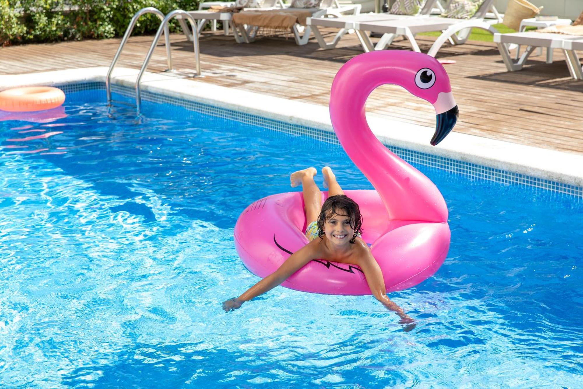 Aparthotel Las Palmeras Castelldefels Luaran gambar