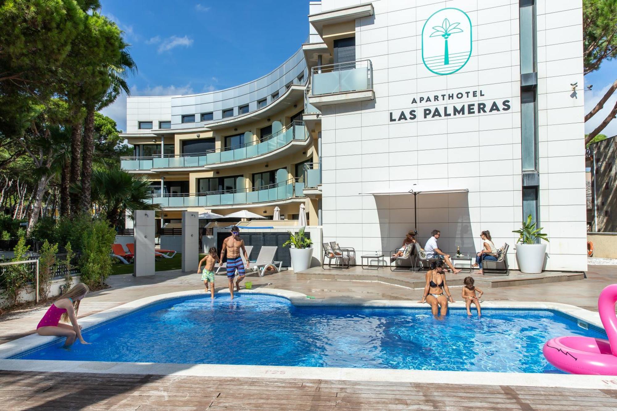Aparthotel Las Palmeras Castelldefels Luaran gambar